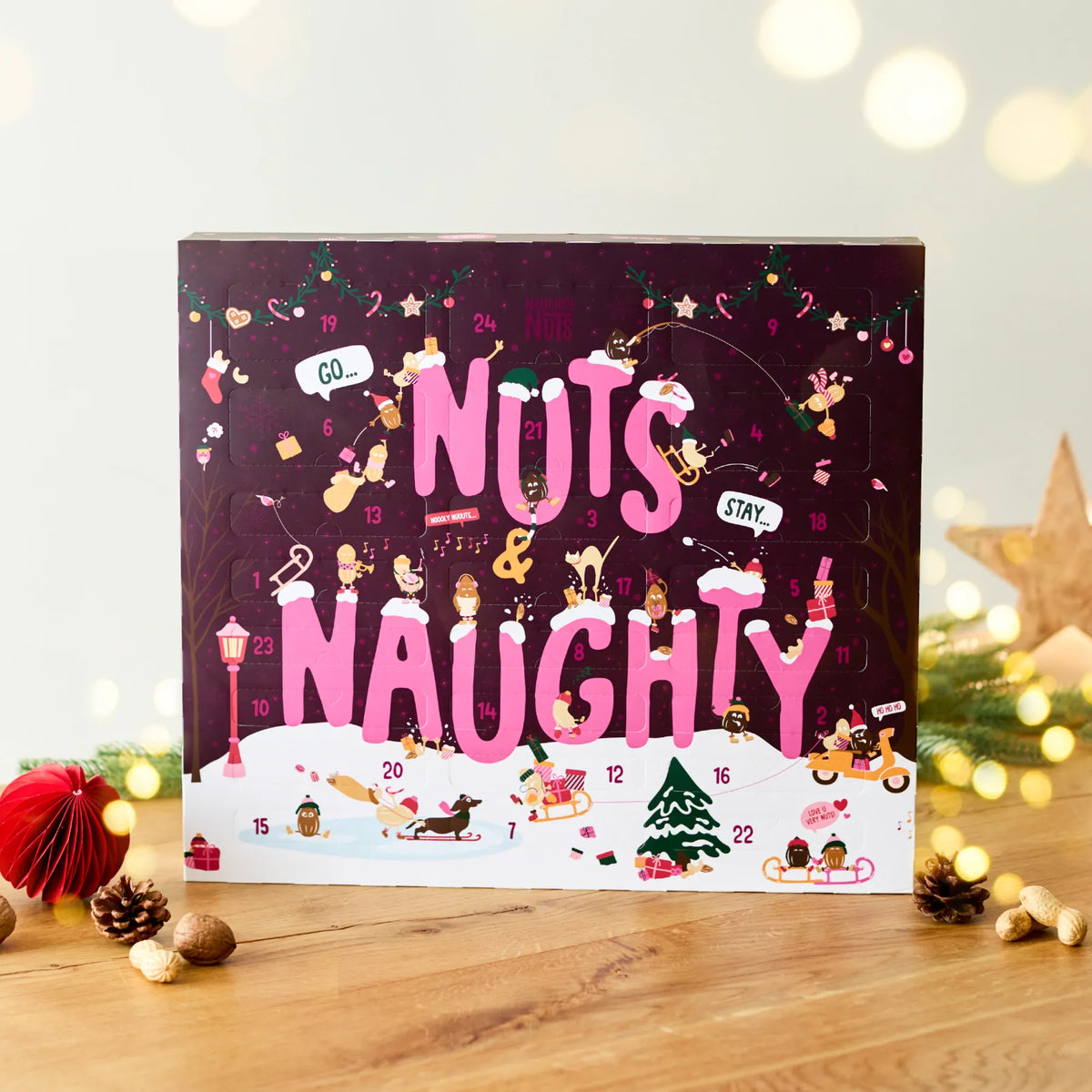 Adventskalender Classic 2026 mit weihnachtlichen Nussmotiven auf dunklem Hintergrund