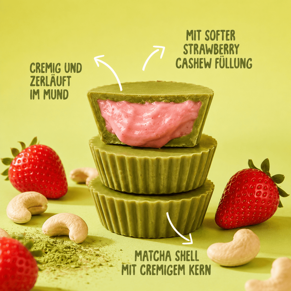 Matcha Cups Cashew Strawberry mit cremiger Erdbeer-Cashew-Füllung und Matcha-Schale