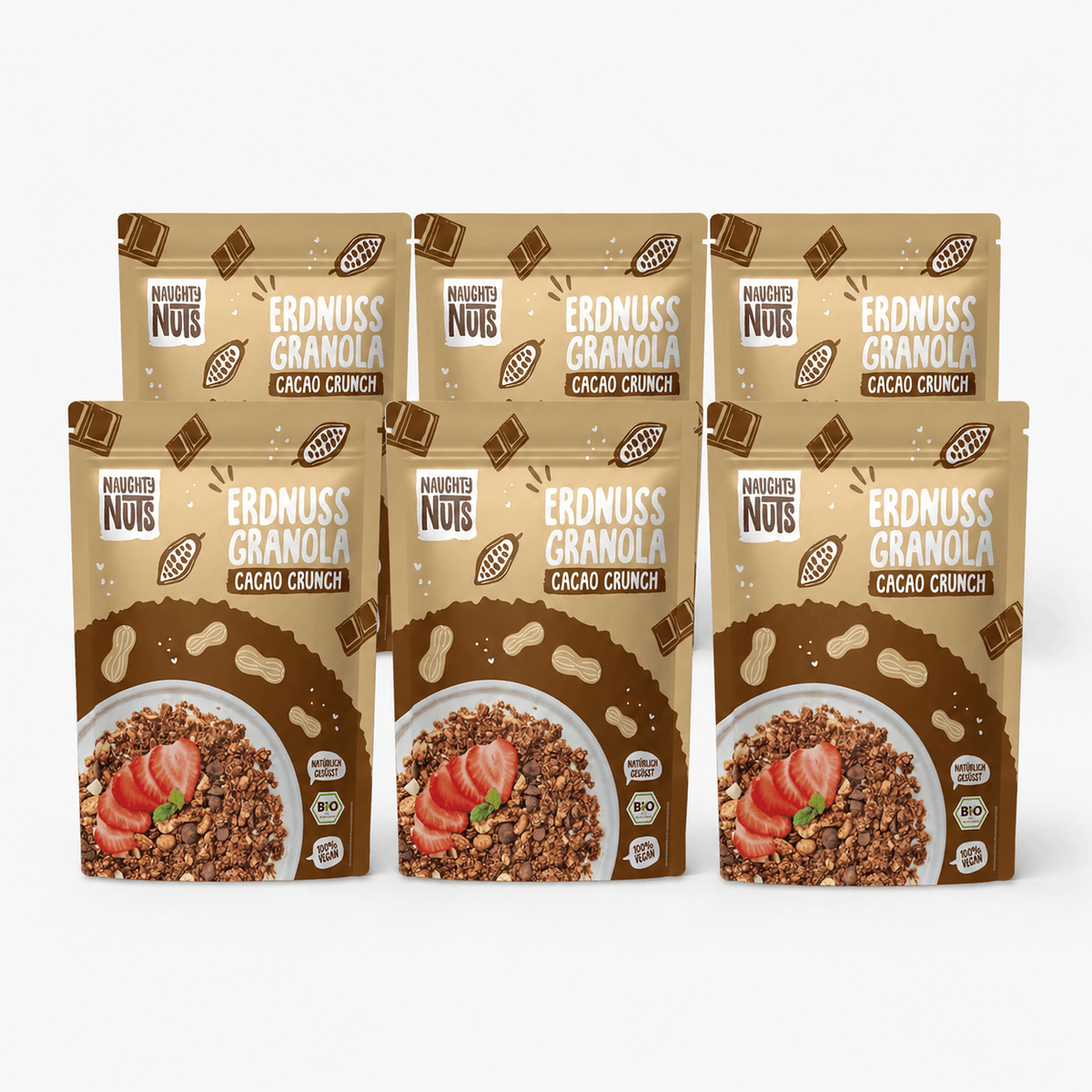Sechs Packungen Bio Erdnuss Granola Schoko mit Schüssel und Erdbeeren